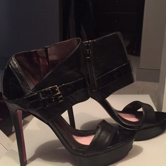 Paris Hilton Sexy Black Platform Heels - Picture 2 of 3